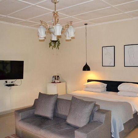 לובומבאשי Bougainvilla Boutique Hotel & Restaurant מראה חיצוני תמונה