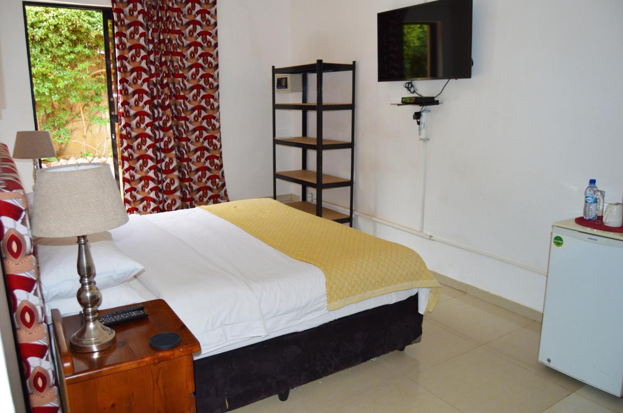לובומבאשי Bougainvilla Boutique Hotel & Restaurant מראה חיצוני תמונה