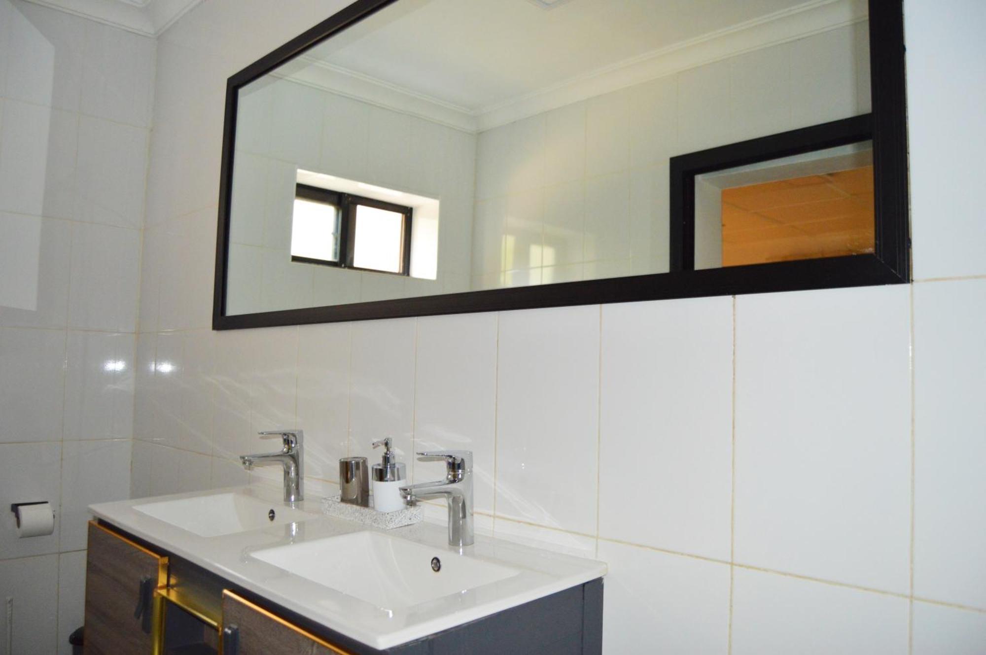 לובומבאשי Bougainvilla Boutique Hotel & Restaurant מראה חיצוני תמונה