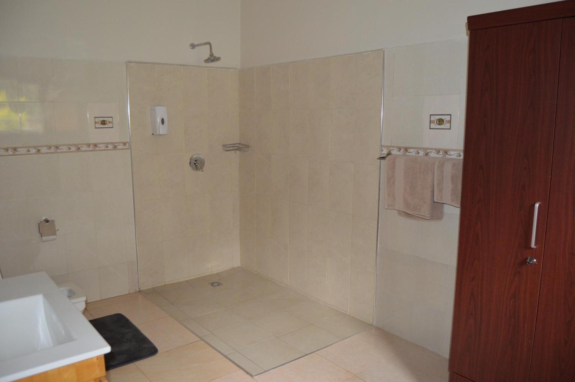 לובומבאשי Bougainvilla Boutique Hotel & Restaurant מראה חיצוני תמונה
