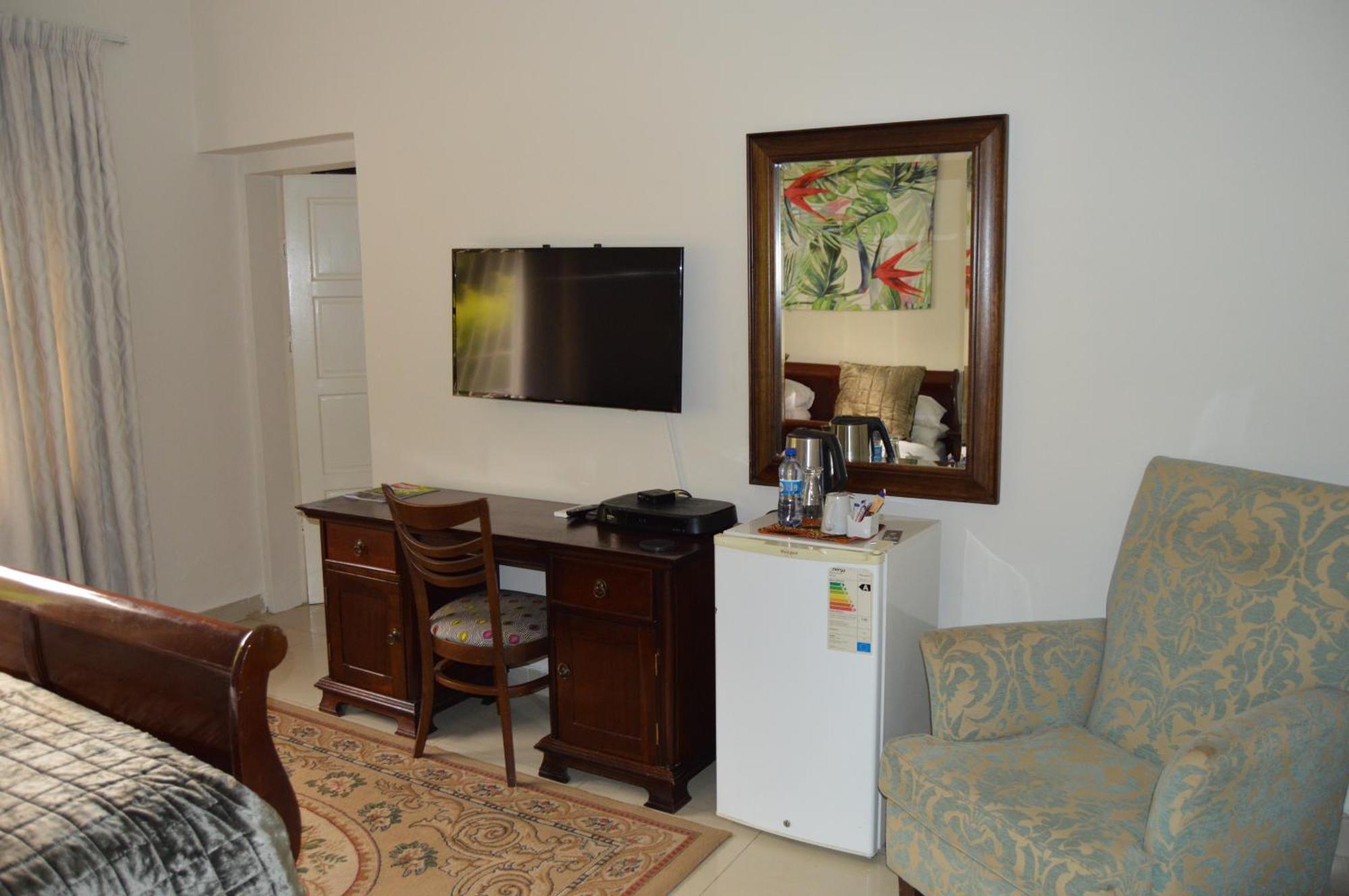 לובומבאשי Bougainvilla Boutique Hotel & Restaurant מראה חיצוני תמונה