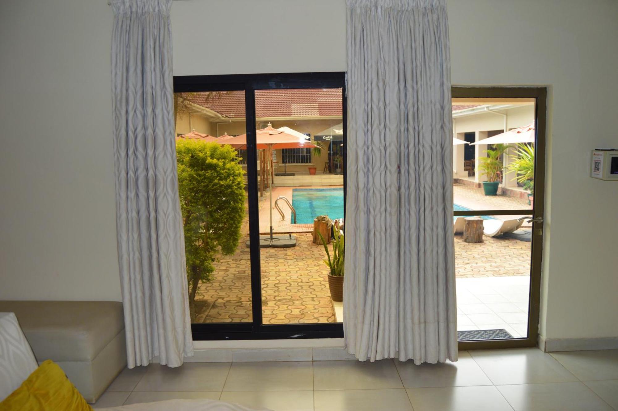 לובומבאשי Bougainvilla Boutique Hotel & Restaurant מראה חיצוני תמונה